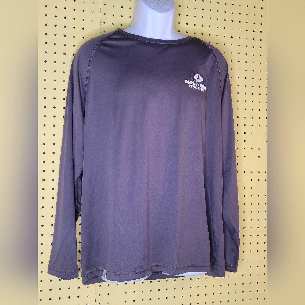 Mossy Oak Grey Long Sleeve Shirt  Outdoors. Front Label Mossy Oak Properties.